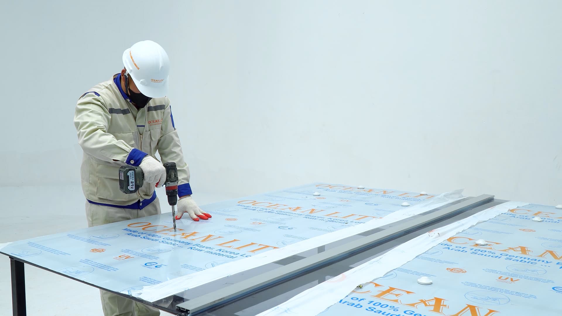 Hướng Dẫn Thi Công Tấm Polycarbonate Đặc